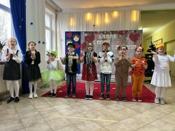 "Babci i Dziadka - przyznać to trzeba. Każdemu dziecku w życiu potrzeba!"