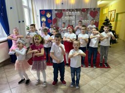 "Babci i Dziadka - przyznać to trzeba. Każdemu dziecku w życiu potrzeba!"