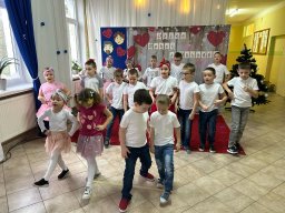 "Babci i Dziadka - przyznać to trzeba. Każdemu dziecku w życiu potrzeba!"