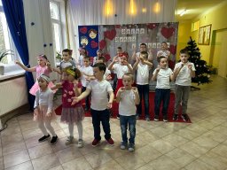 "Babci i Dziadka - przyznać to trzeba. Każdemu dziecku w życiu potrzeba!"