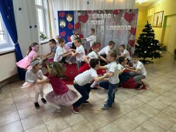 "Babci i Dziadka - przyznać to trzeba. Każdemu dziecku w życiu potrzeba!"