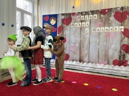 "Babci i Dziadka - przyznać to trzeba. Każdemu dziecku w życiu potrzeba!"