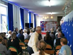 "Babci i Dziadka - przyznać to trzeba. Każdemu dziecku w życiu potrzeba!"