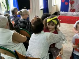 "Babci i Dziadka - przyznać to trzeba. Każdemu dziecku w życiu potrzeba!"