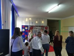 "Babci i Dziadka - przyznać to trzeba. Każdemu dziecku w życiu potrzeba!"