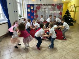 "Babci i Dziadka - przyznać to trzeba. Każdemu dziecku w życiu potrzeba!"