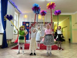 "Babci i Dziadka - przyznać to trzeba. Każdemu dziecku w życiu potrzeba!"