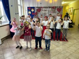 "Babci i Dziadka - przyznać to trzeba. Każdemu dziecku w życiu potrzeba!"