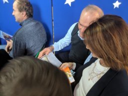 "Babci i Dziadka - przyznać to trzeba. Każdemu dziecku w życiu potrzeba!"