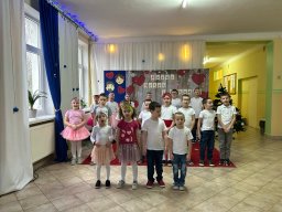"Babci i Dziadka - przyznać to trzeba. Każdemu dziecku w życiu potrzeba!"