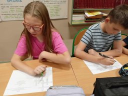 "Noc Bibliotek" Filii Bibliotecznej i biblioteki szkolnej w Chludniach - "Do dzieła!"   