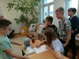 „Noc Bibliotek” Filii Bibliotecznej i biblioteki szkolnej w Chludniach – „Biblioteka (się) sprawdza"