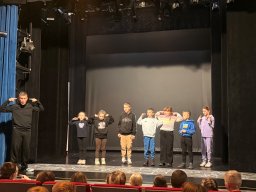 Wycieczka klas IV-VIII do teatru Lalki i Aktora w Łomży