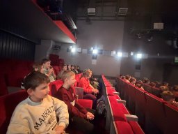 Wycieczka klas IV-VIII do teatru Lalki i Aktora w Łomży