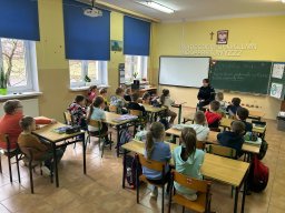 Wizyta Pani Policjant w naszej szkole- numer 112 ratuje życie oraz o cyberzagrożeniach.